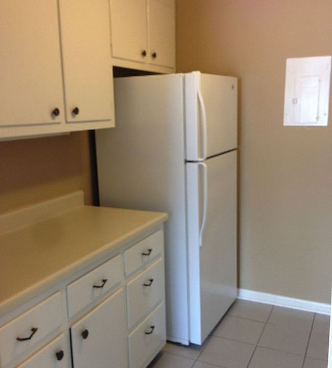 2nd image of 612 Madison St APT 1