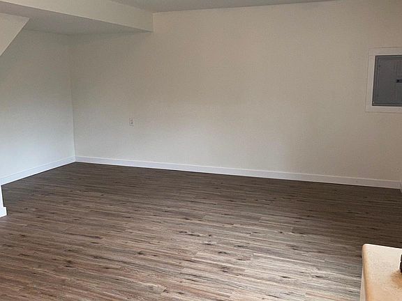 2nd image of 323 E Chestnut St #6