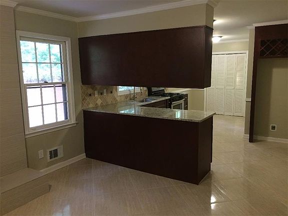 5th image of 3372 Shore Lake Dr