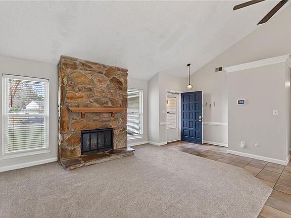 3rd image of 1332 Stringfellow Ct