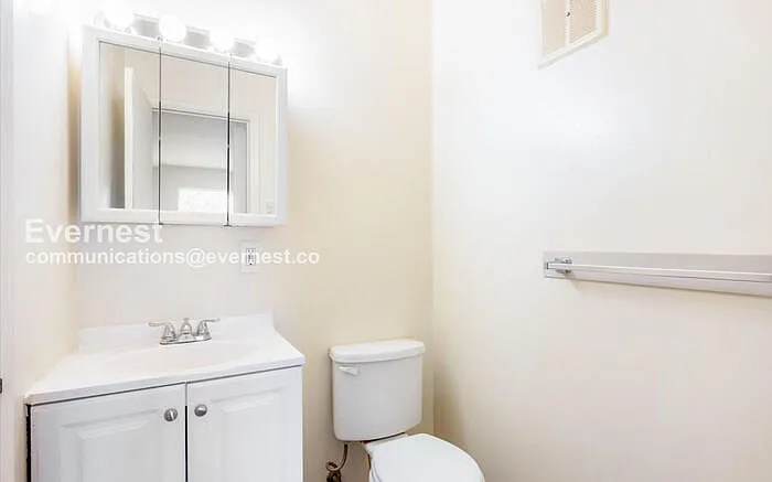 2241 Sedgwick St #F — Photo 6