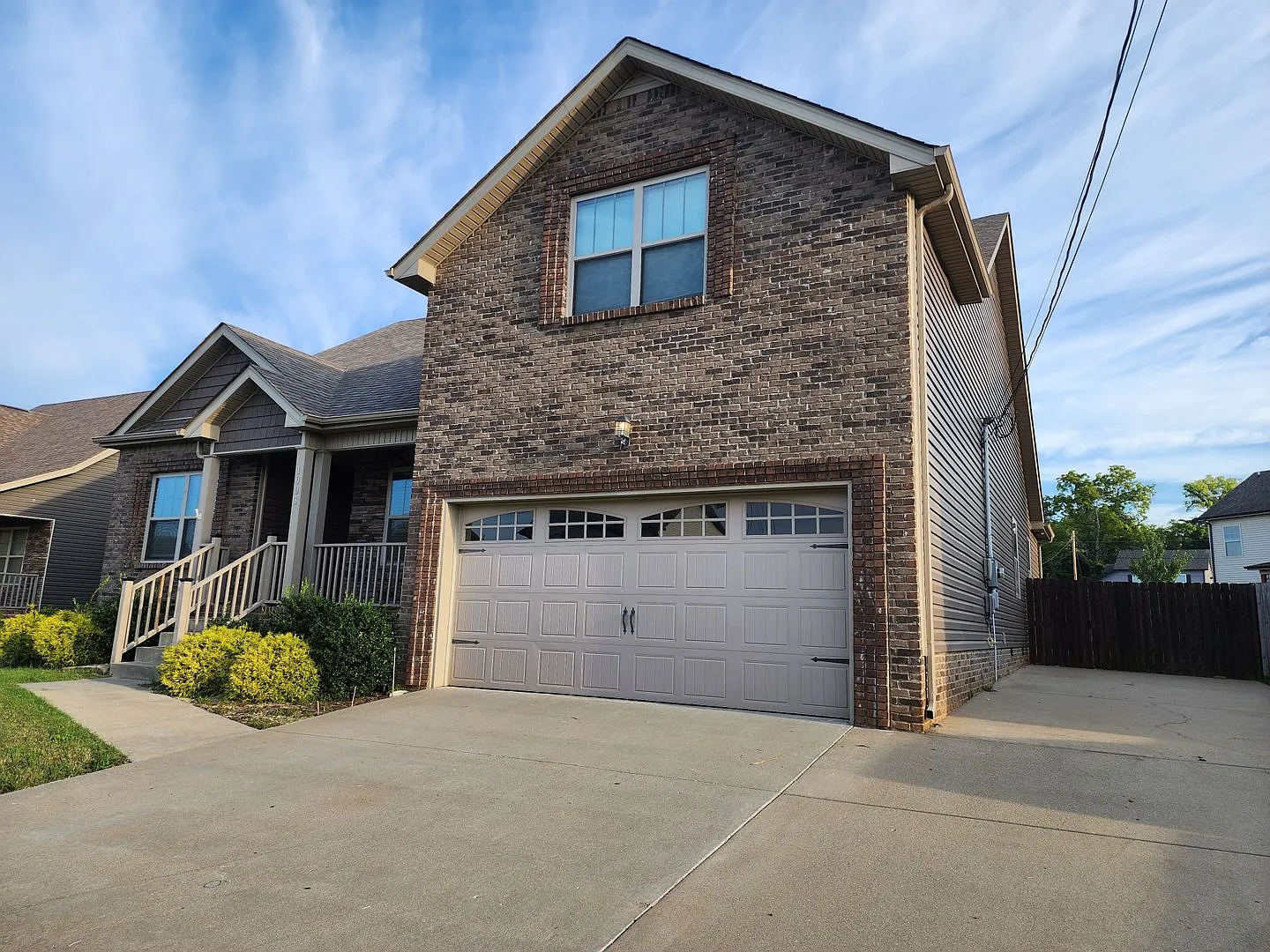 - 4 Bedrooms 2 Bathroom + Large Bonus Room — Photo 2