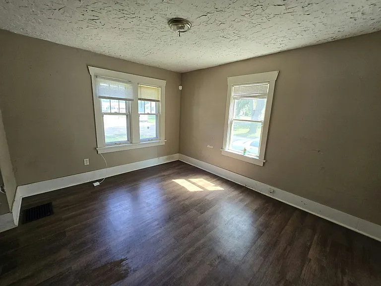 1363 E Johns Ave — Photo 17