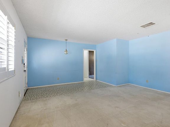 4th image of 1419 Sparks St