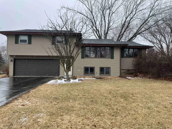 617 S Goodling St, Winnebago, IL 61088