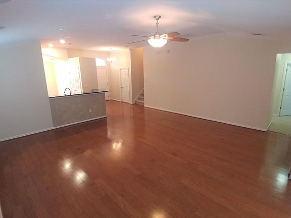 5th image of 2060 N Cranbrook Ave