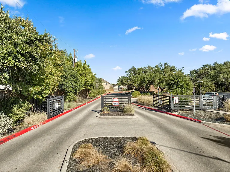 740 Aliso Trl — Photo 31