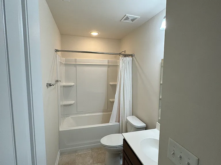 925 Lemster Ln — Photo 44