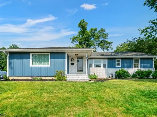 837 E Meadow Dr, Bound Brook Boro, NJ 08805