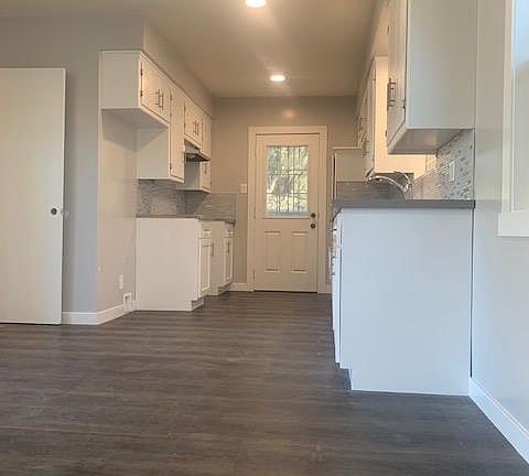 5th image of 11147 Condon Ave