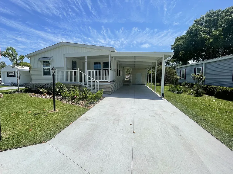 Royal Palm Village — Photo 26