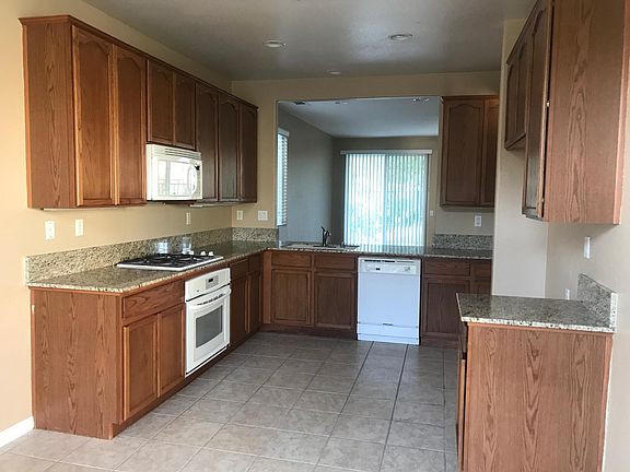 5th image of 33892 Pinehurst Dr