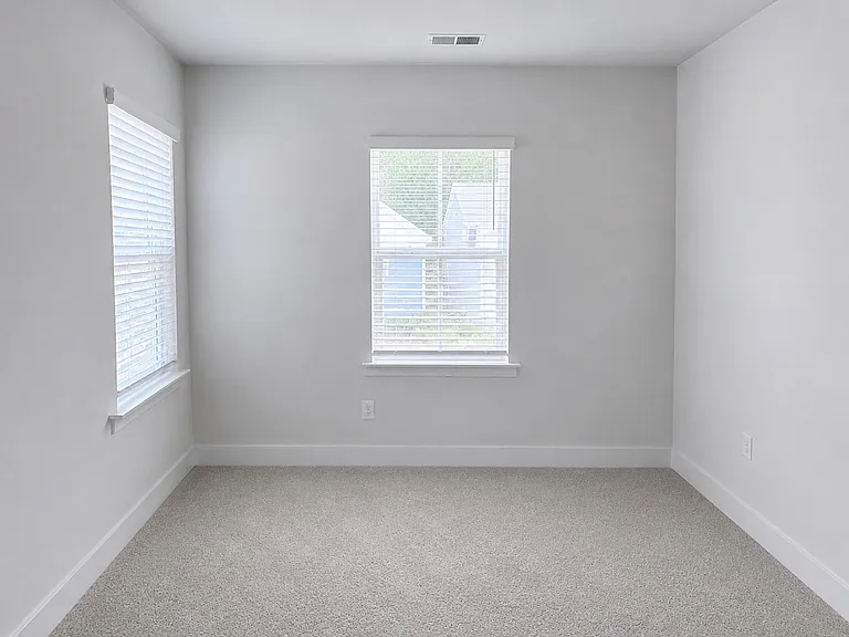 2033 Florine Dr — Photo 32