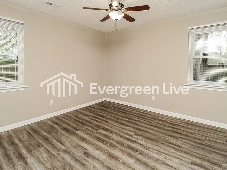 1448 Winslow Ave — Photo 8