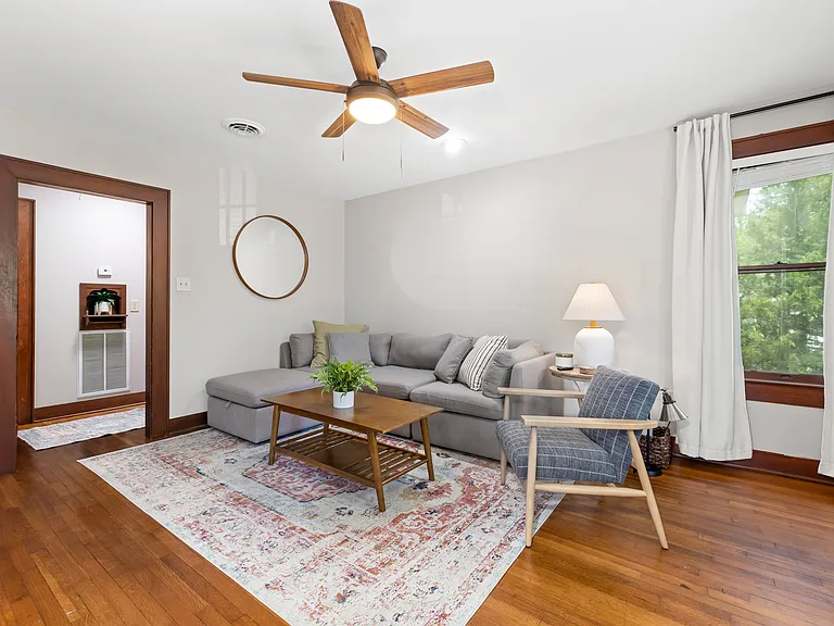 105 Russell Ct #105 — Photo 12