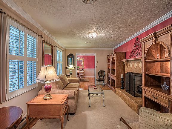 3rd image of 220 Heritage Dr