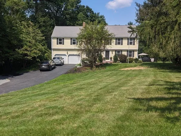 25 West St, Foxboro, MA 02035