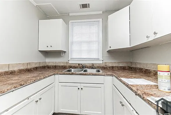 1306 Macon Ave — Photo 16