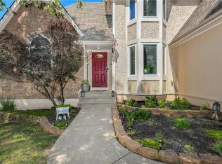 3725 SW Kimstin Cir, Blue Springs, MO 64015