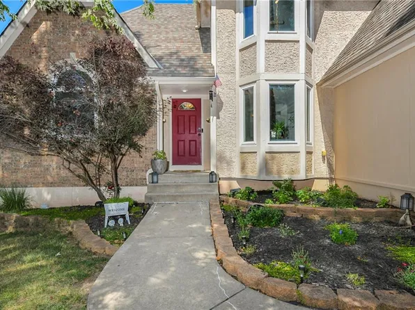 3725 SW Kimstin Cir, Blue Springs, MO 64015