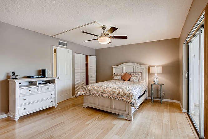 1st image of 208 Wellington #D