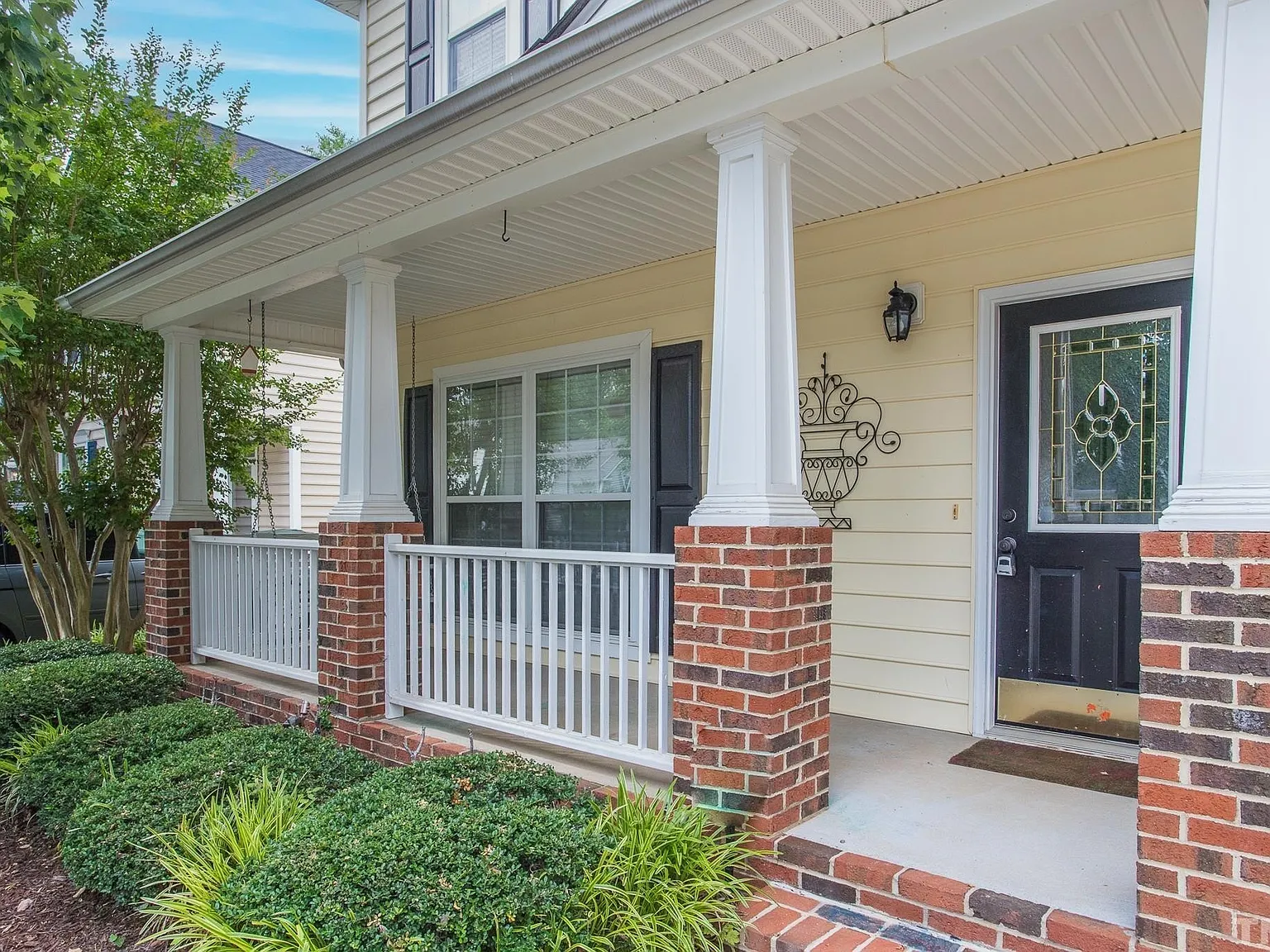 3 bed, 2.5 bath, 1504 sqft, $2,050 — Photo 2