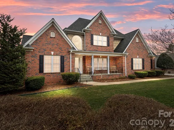 5231 Peninsula Dr, Granite Falls, NC 28630