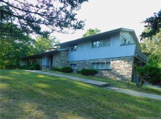 19 Walnut Dr, Uncasville, CT 06382