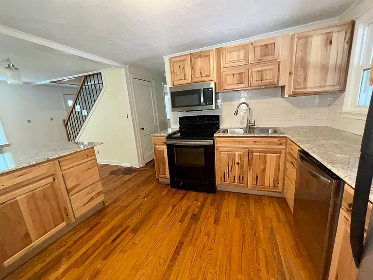 110 Victory Dr — Photo 4