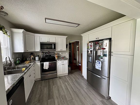 5th image of 212 Harker Rd