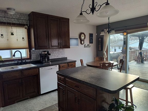 5th image of 407 Suncrest Dr