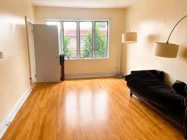 121 W 57th St, Bayonne, NJ