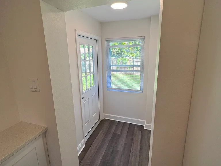 1715 W Grace St — Photo 12