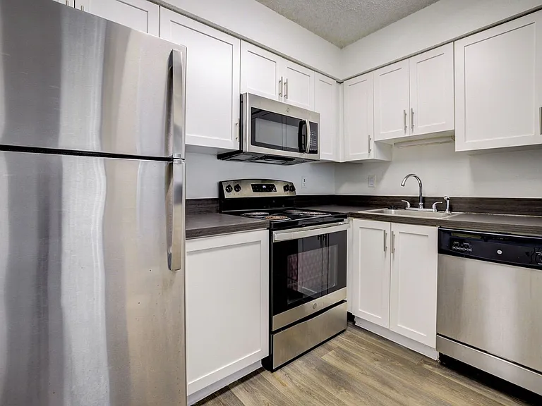 Flagler Pointe Apartments — Photo 27
