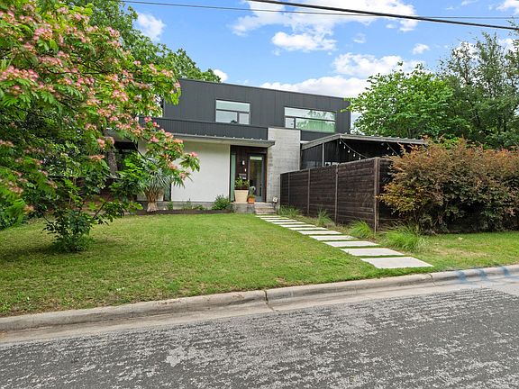 2nd image of 900 Karen Ave #A