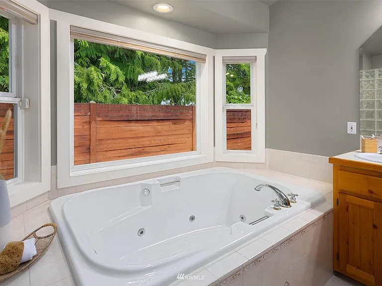 2537 Bretland Rd SE — Photo 16