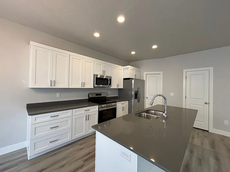 1085 S 4380 W — Photo 30
