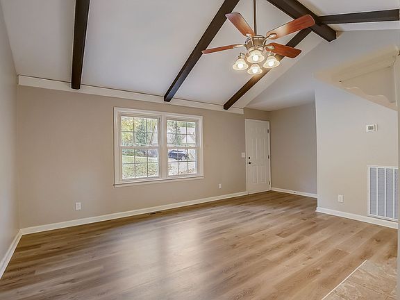 3rd image of 1008 Valley Ln