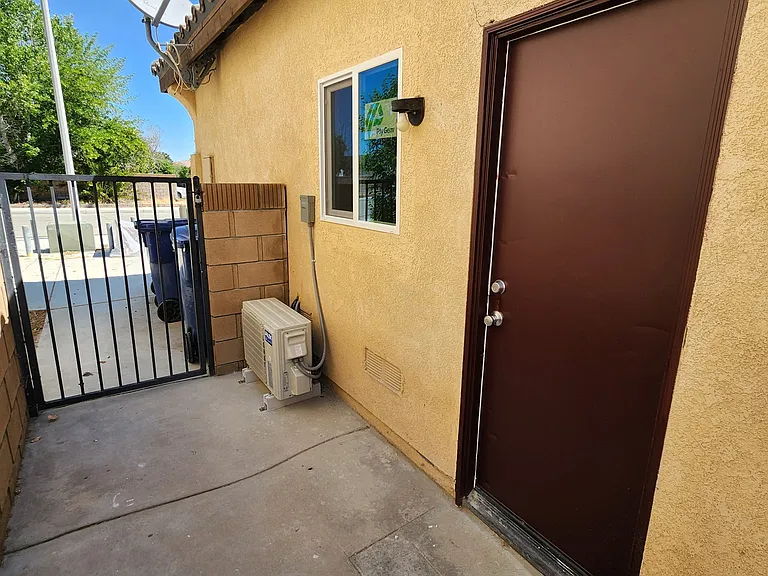 1610 E Avenue J2 — Photo 1