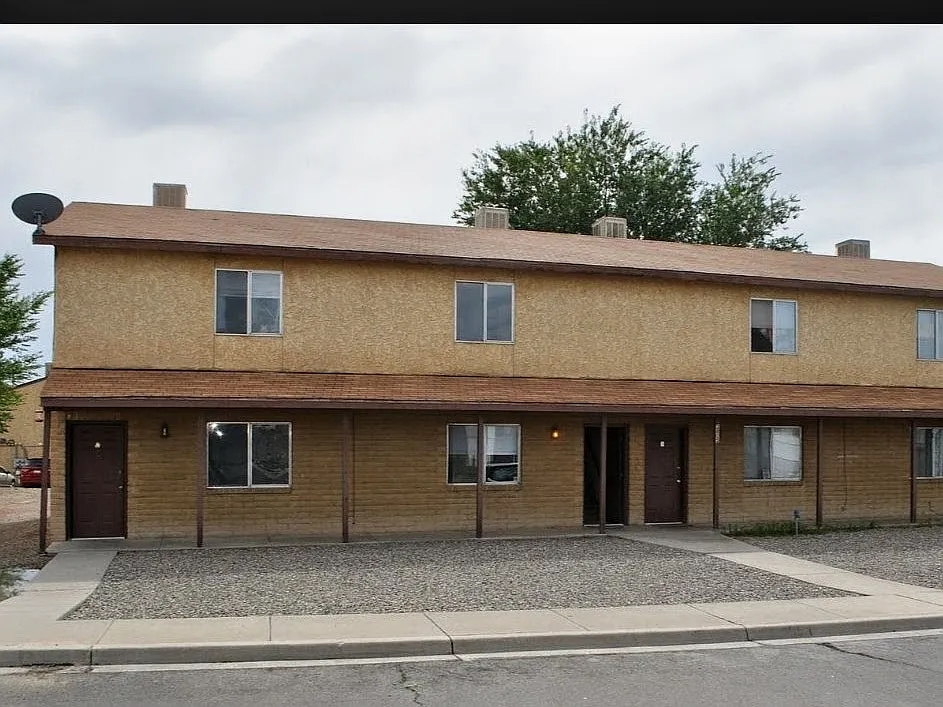 2 bed, 1.5 bath, 800 sqft, $995 — Photo 1