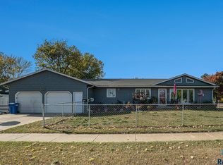 205 S Union Ave, Madison, SD 57042