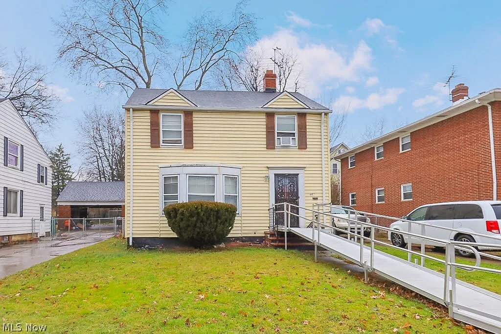 18219 Libby Rd photo 1