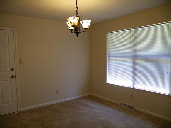 4th image of 2132 Chesterfield Dr
