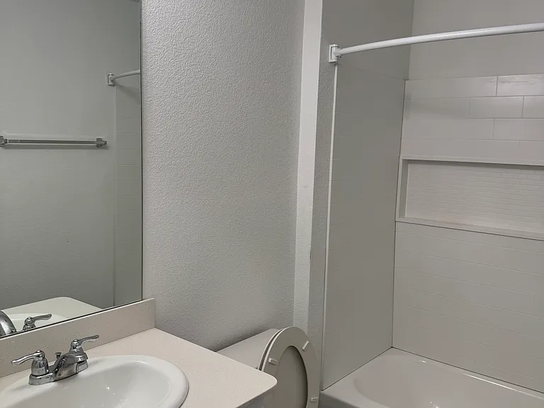 528 Lake Erie Dr — Photo 35
