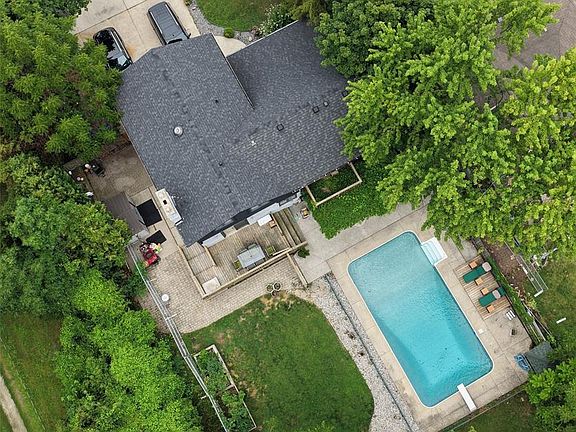 3rd image of 1718 Lesperance Rd