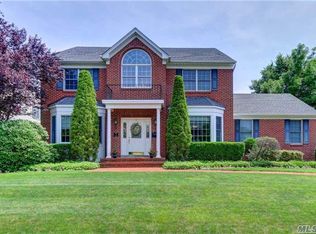 38 Hamilton Pl, Garden City, NY 11530