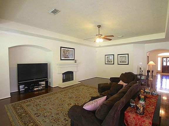 LARGE YET COZY LIVING ROOM WITH WOOD FLOORS