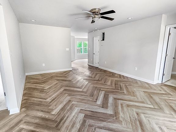 5th image of 83 Currioman Dr