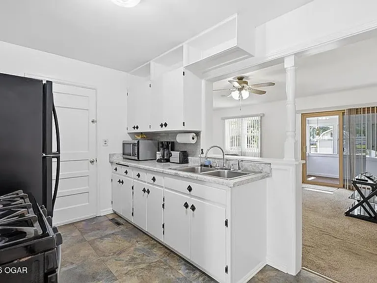 2726 E 13th St — Photo 5