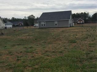 152 Cavalier Dr, Raeford, NC 28376